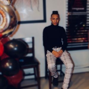 Meet your Posher, Carlos